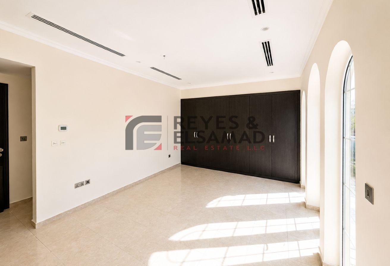 Ready To Move in | With Maid room | Huge Villa photo 11