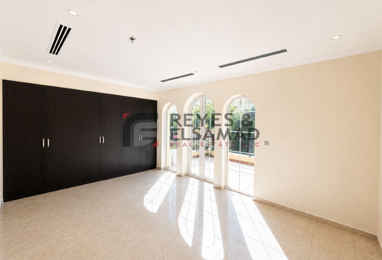 Ready To Move in | With Maid room | Huge Villa photo 9