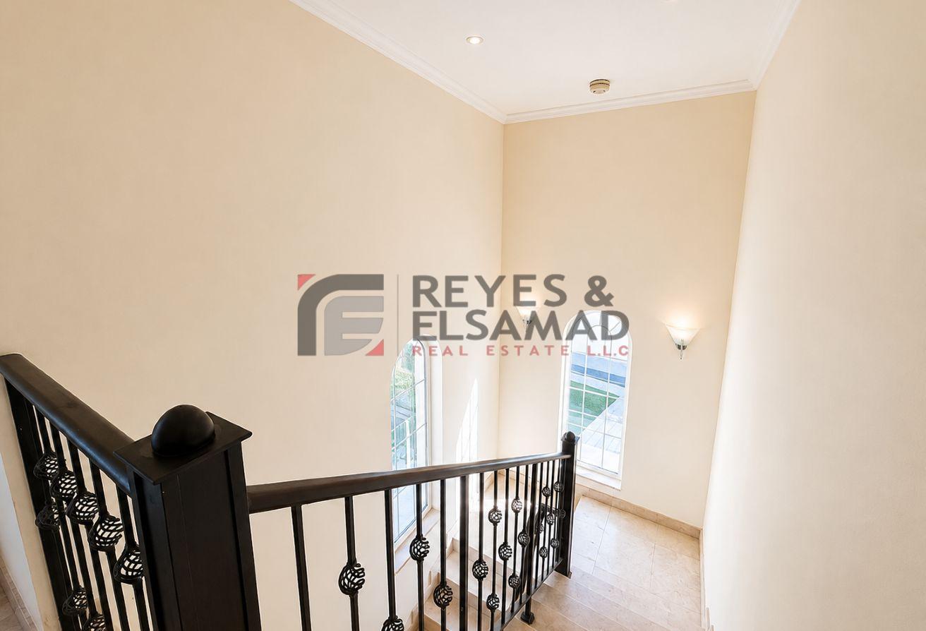 Ready To Move in | With Maid room | Huge Villa photo 18