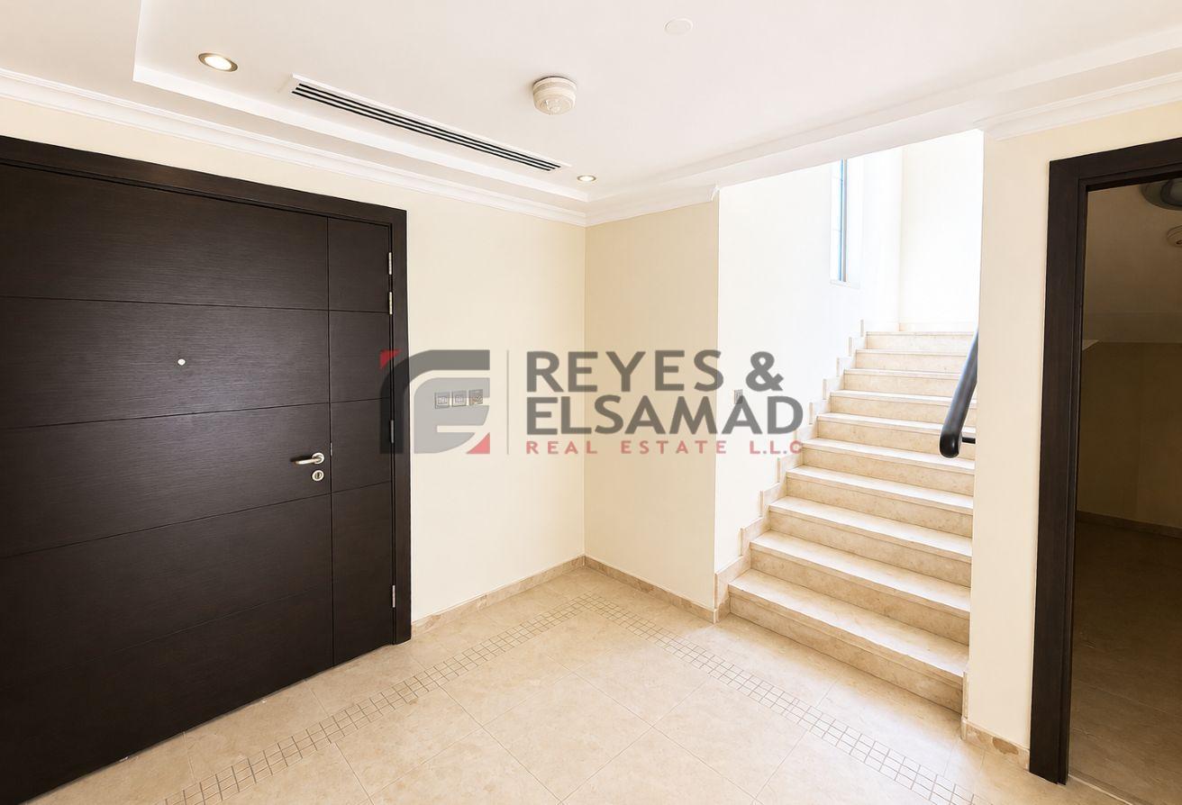 Ready To Move in | With Maid room | Huge Villa photo 4