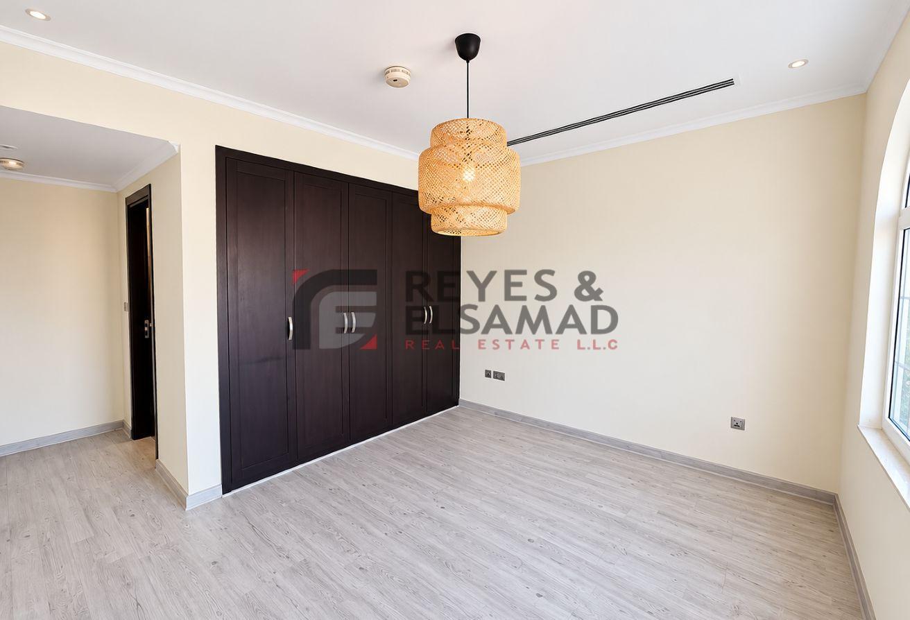 Ready To Move in | With Maid room | Huge Villa photo 10