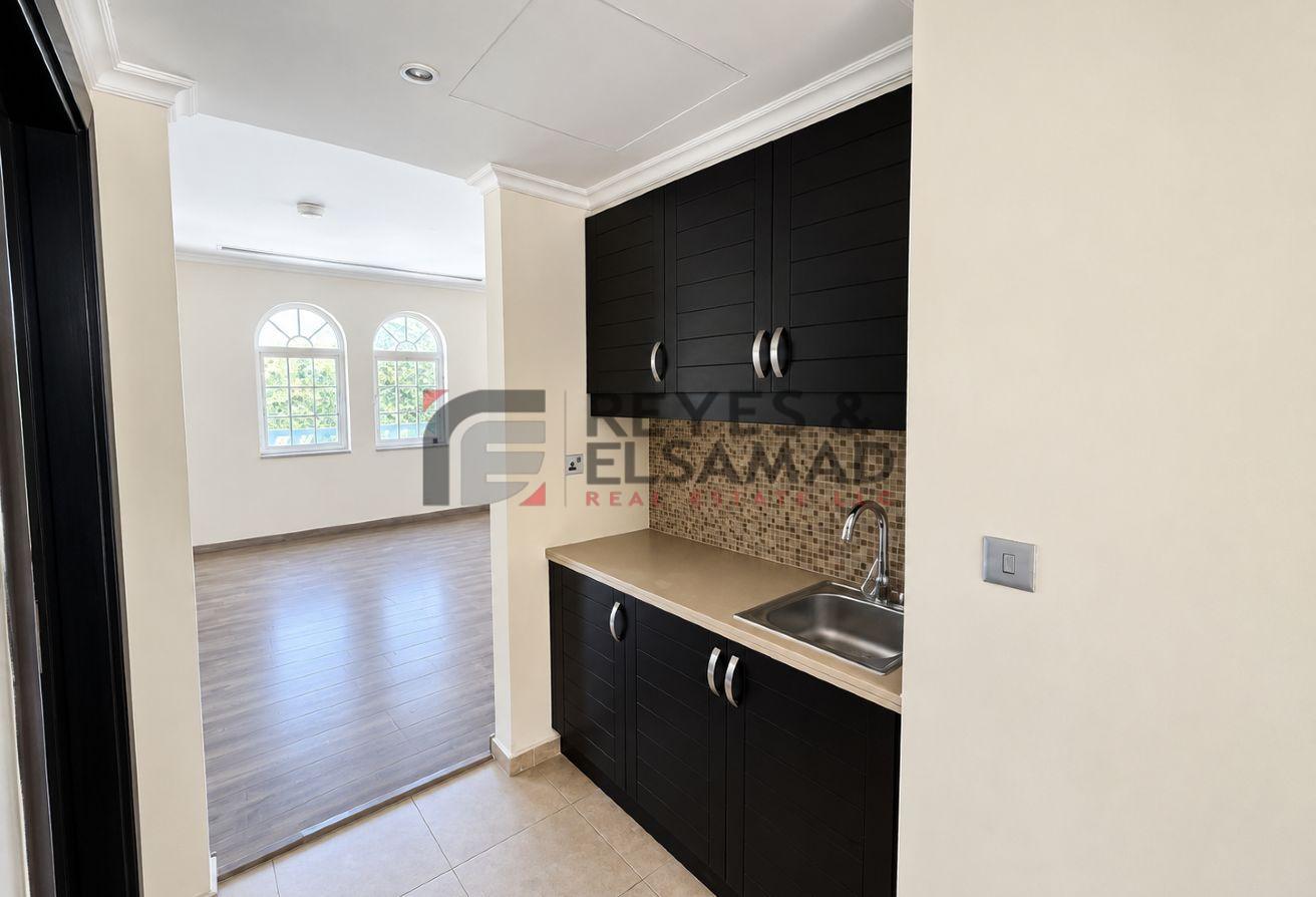 Ready To Move in | With Maid room | Huge Villa photo 7