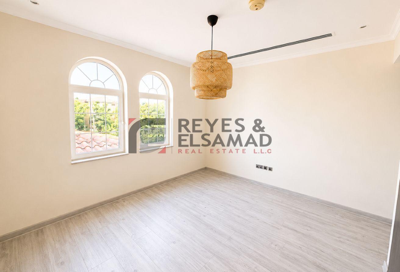 Ready To Move in | With Maid room | Huge Villa photo 21