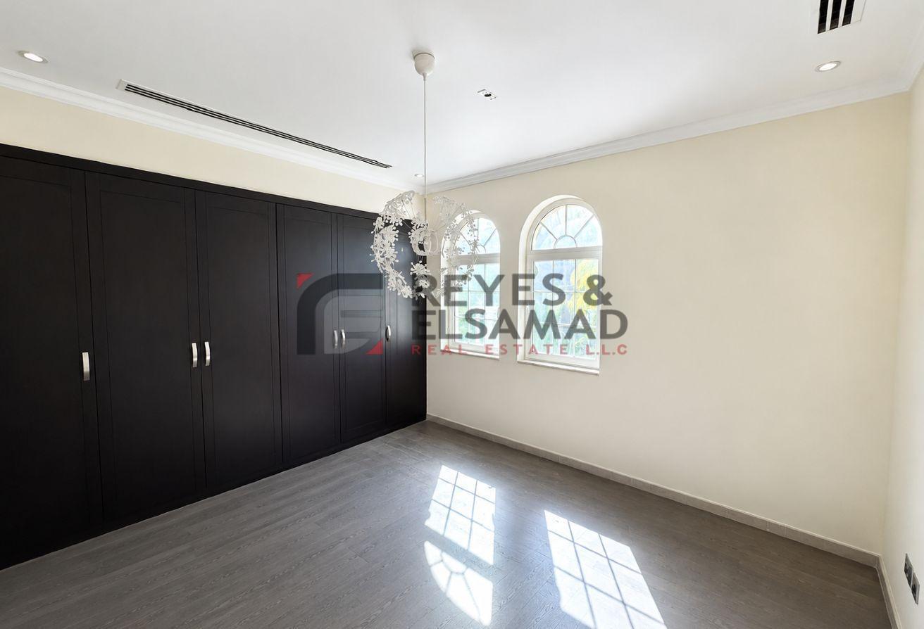 Ready To Move in | With Maid room | Huge Villa photo 6