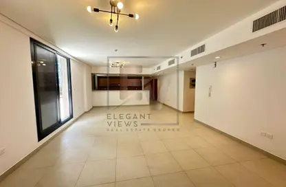 Apartment - 3 Bedrooms - 5 Bathrooms for rent in Haas Building - Jumeirah Garden City - Al Satwa - Dubai