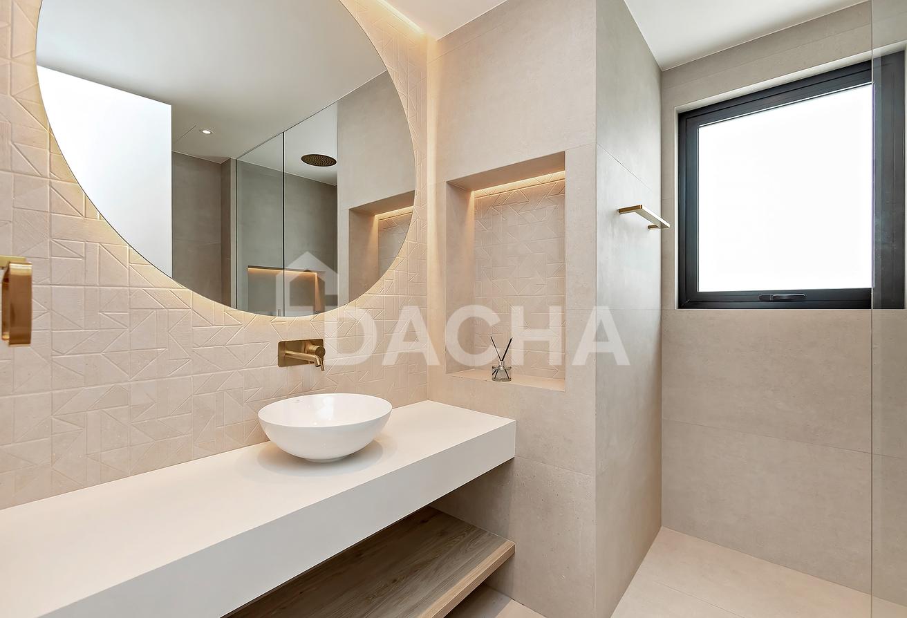 Lake View | Luxury 4 Bed | Furnished photo 12