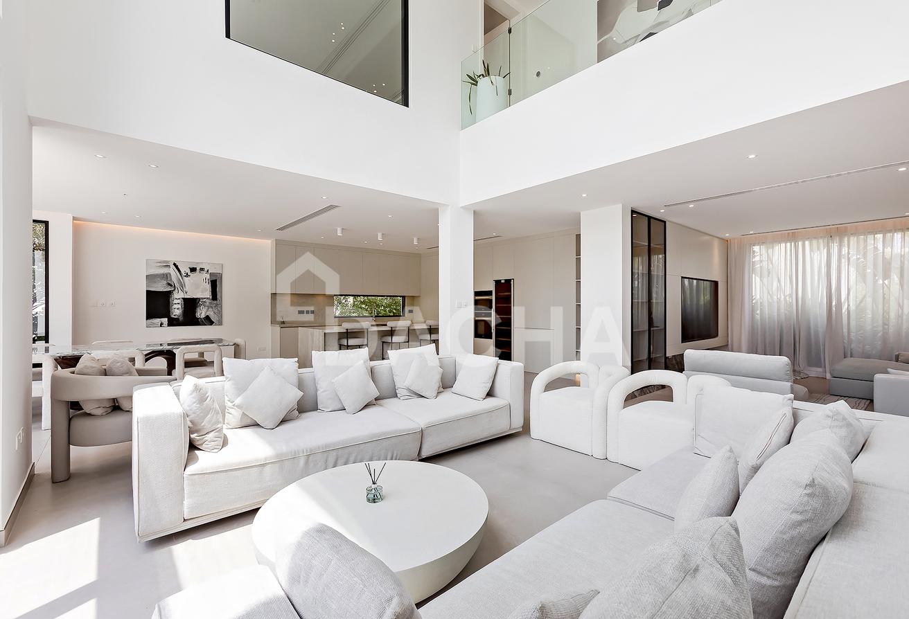 Lake View | Luxury 4 Bed | Furnished photo 10