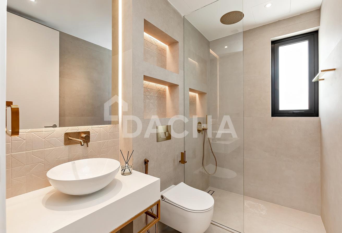 Lake View | Luxury 4 Bed | Furnished photo 15