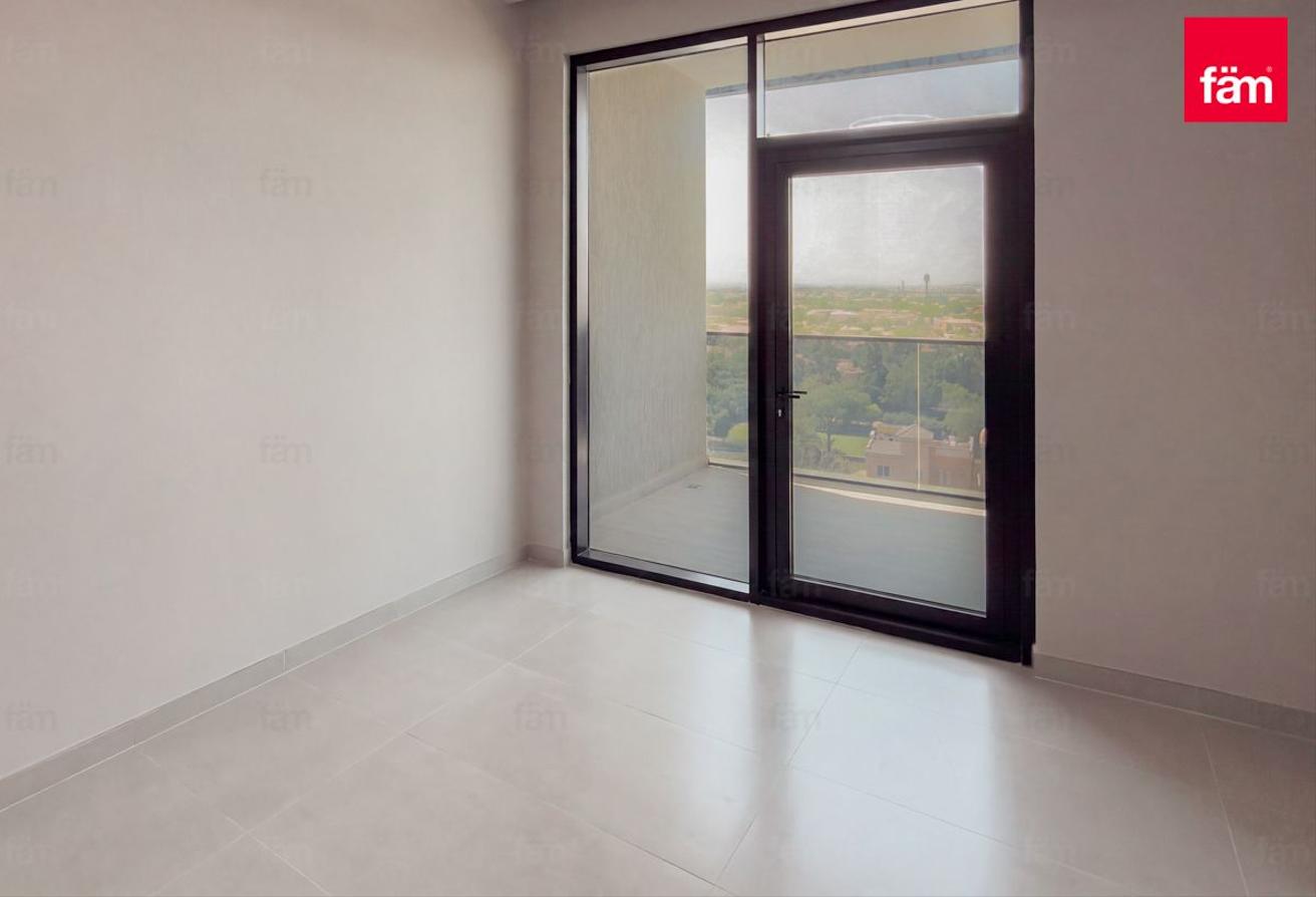 Top views | multiple cheques | furnished | vacant photo 15