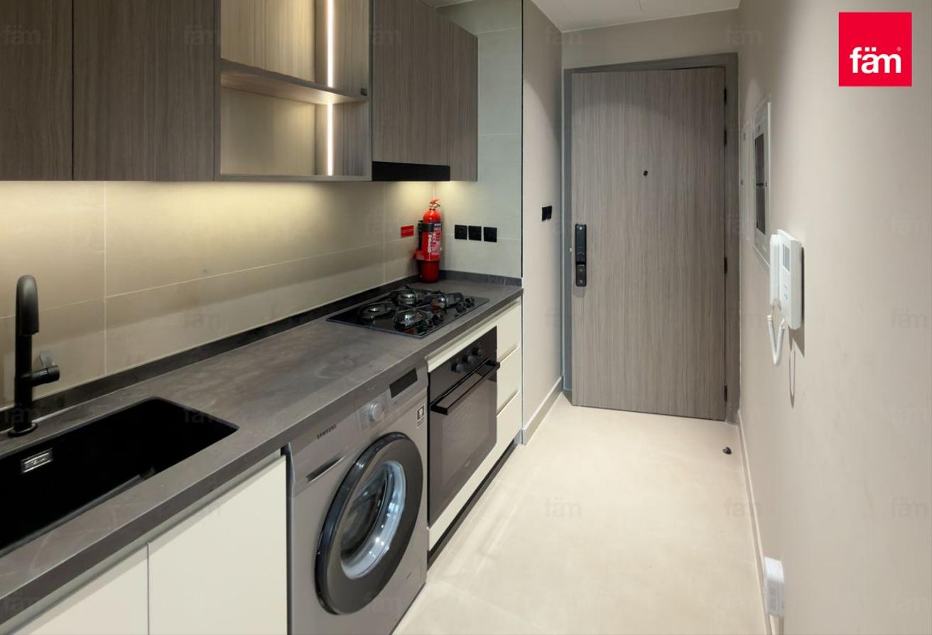 Top views | multiple cheques | furnished | vacant photo 7