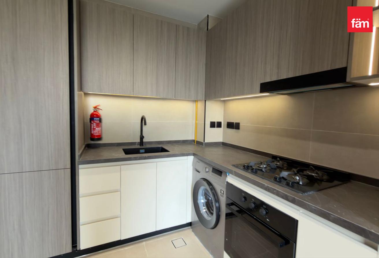 Top views | multiple cheques | furnished | vacant photo 3