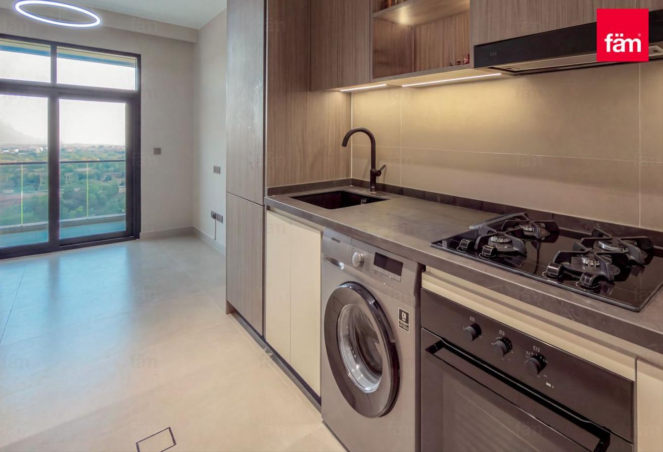 Top views | multiple cheques | furnished | vacant photo 10
