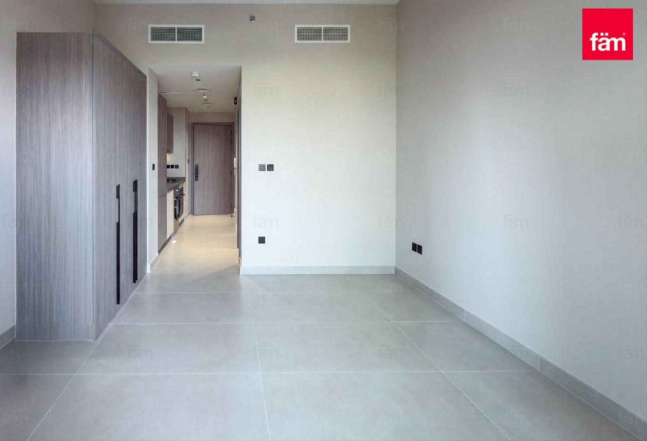 Top views | multiple cheques | furnished | vacant photo 4