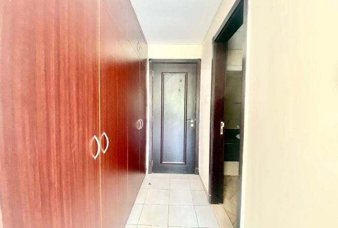 Studio with double wardrobes, metro, market, pool photo 3