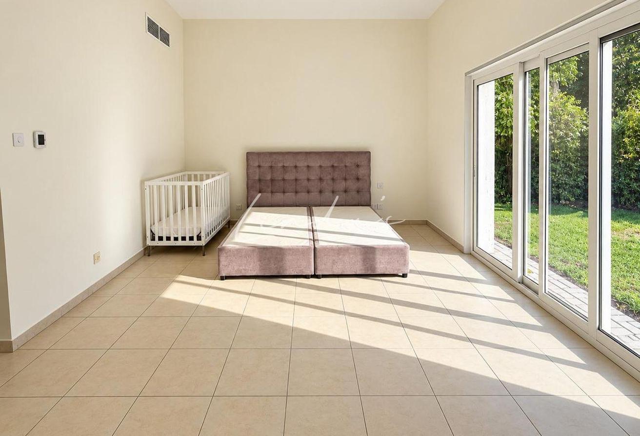 Large Plot | Vacant | Well Maintanined | Bungalow photo 13