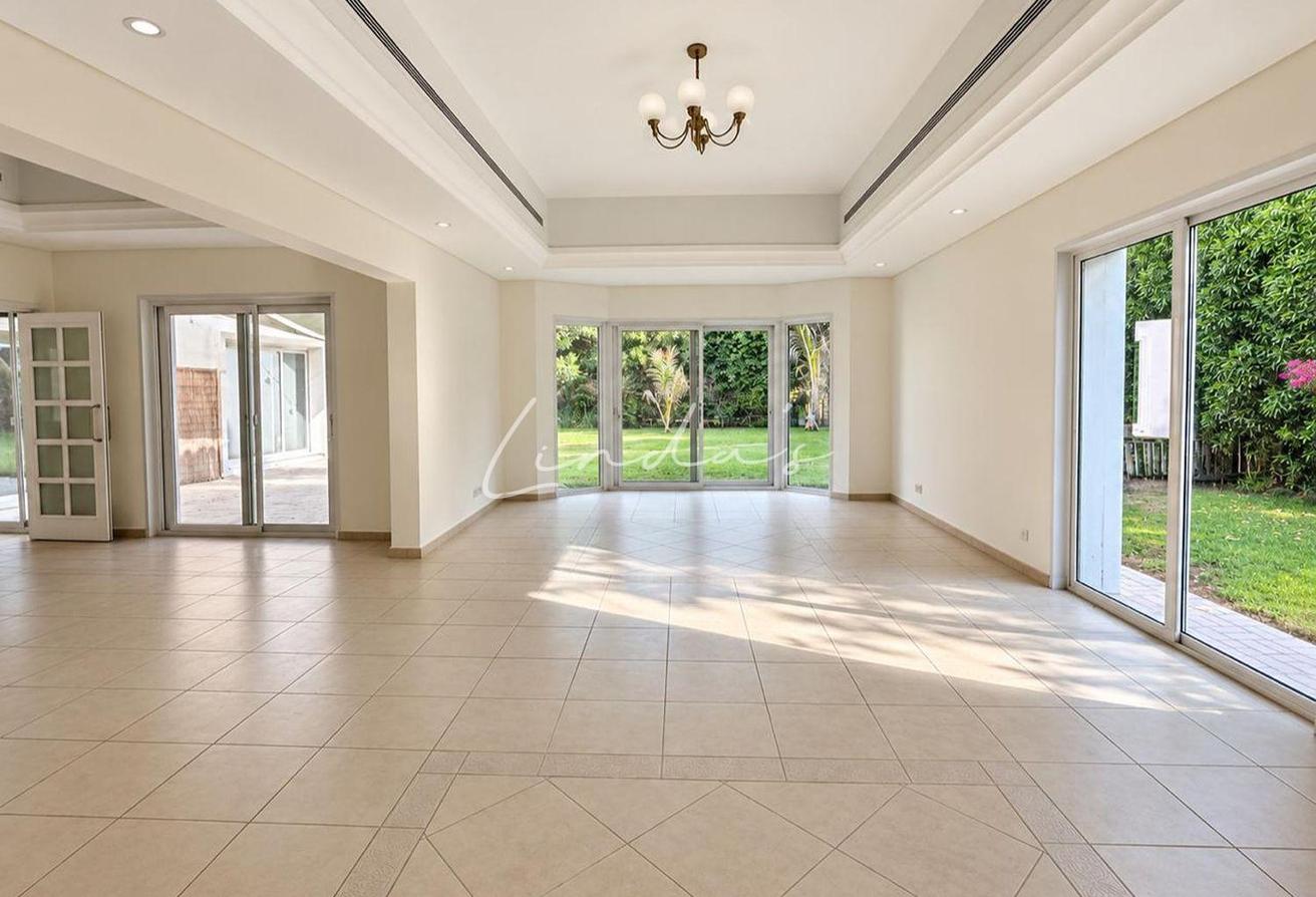 Large Plot | Vacant | Well Maintanined | Bungalow photo 2