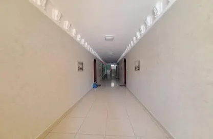 شقة - 2 غرف نوم - 2 حمامات للايجار في الدفينة - عشارج - العين