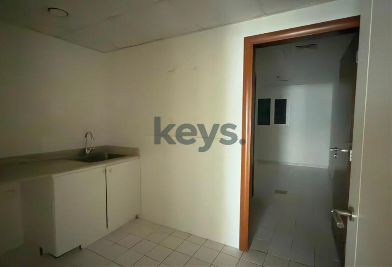 Spacious 3BR + Maid | Vacant | Unfurnished | Dubai Marina photo 10