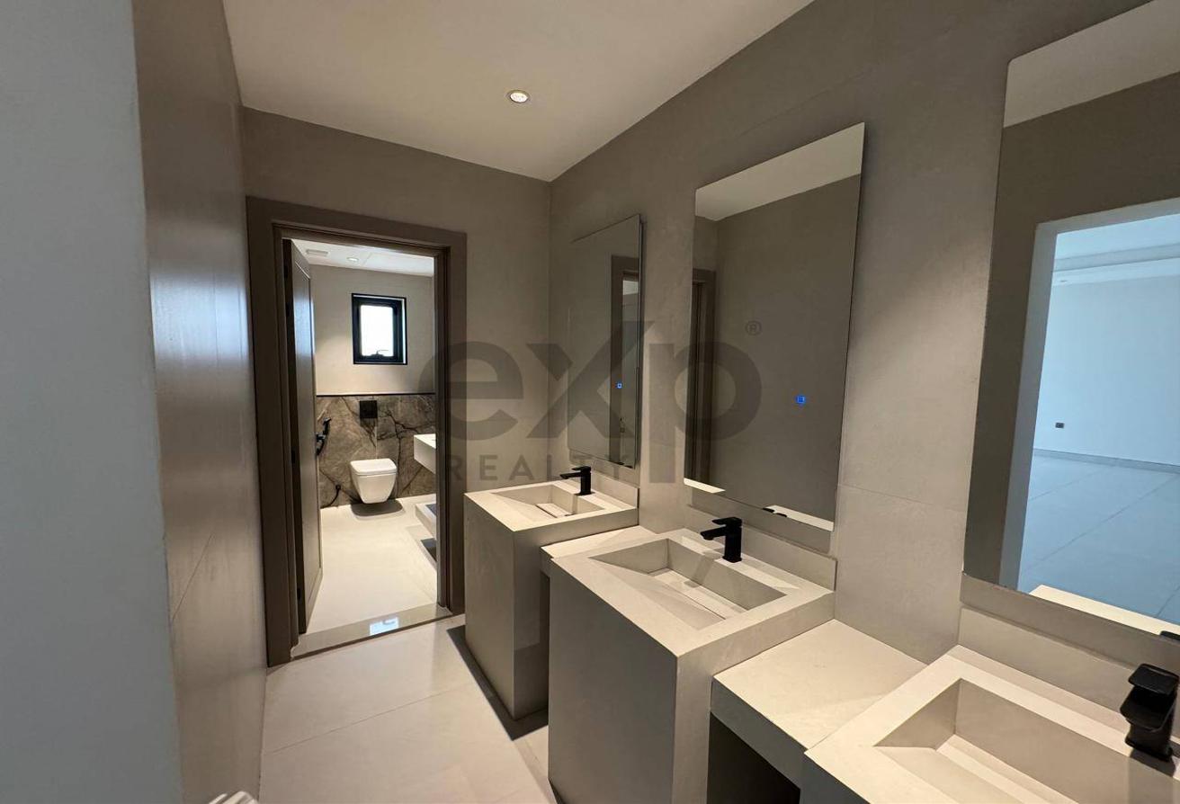 Luxurious Villa with Premium Finishes Featuring photo 20
