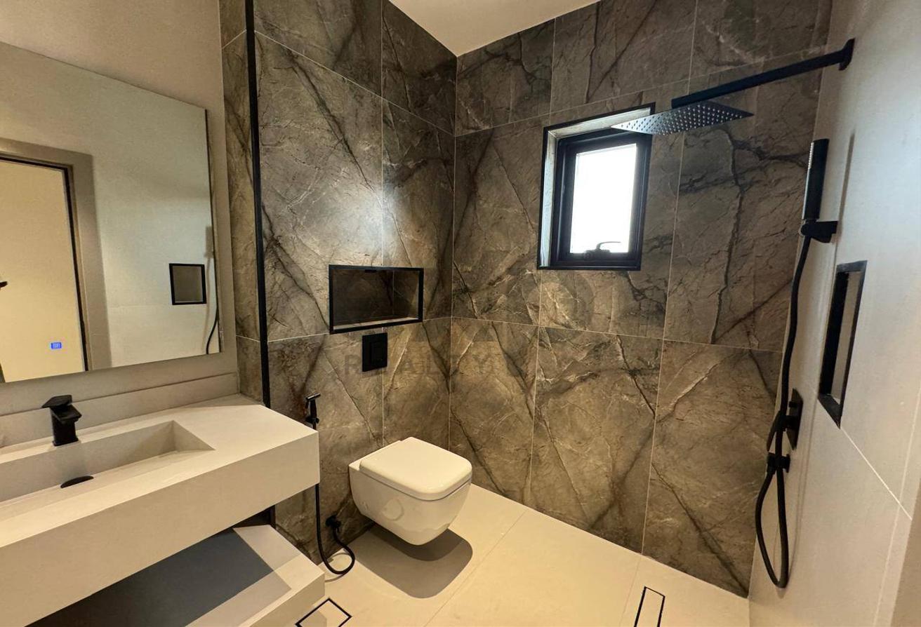 Luxurious Villa with Premium Finishes Featuring photo 28