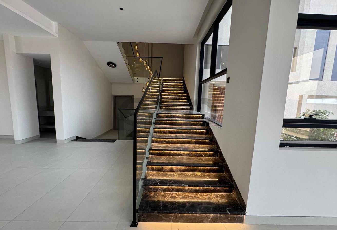 Luxurious Villa with Premium Finishes Featuring photo 10