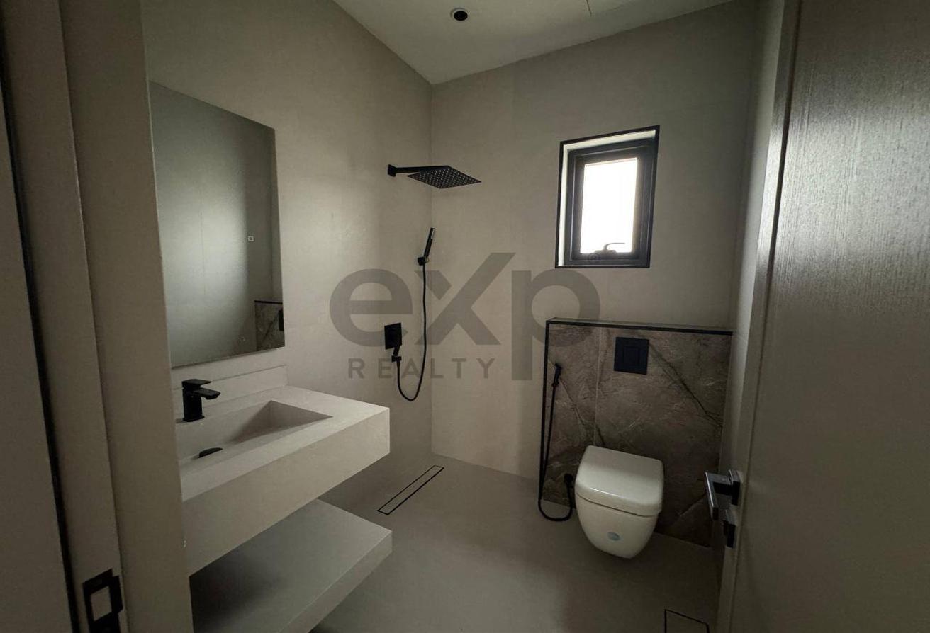 Luxurious Villa with Premium Finishes Featuring photo 15