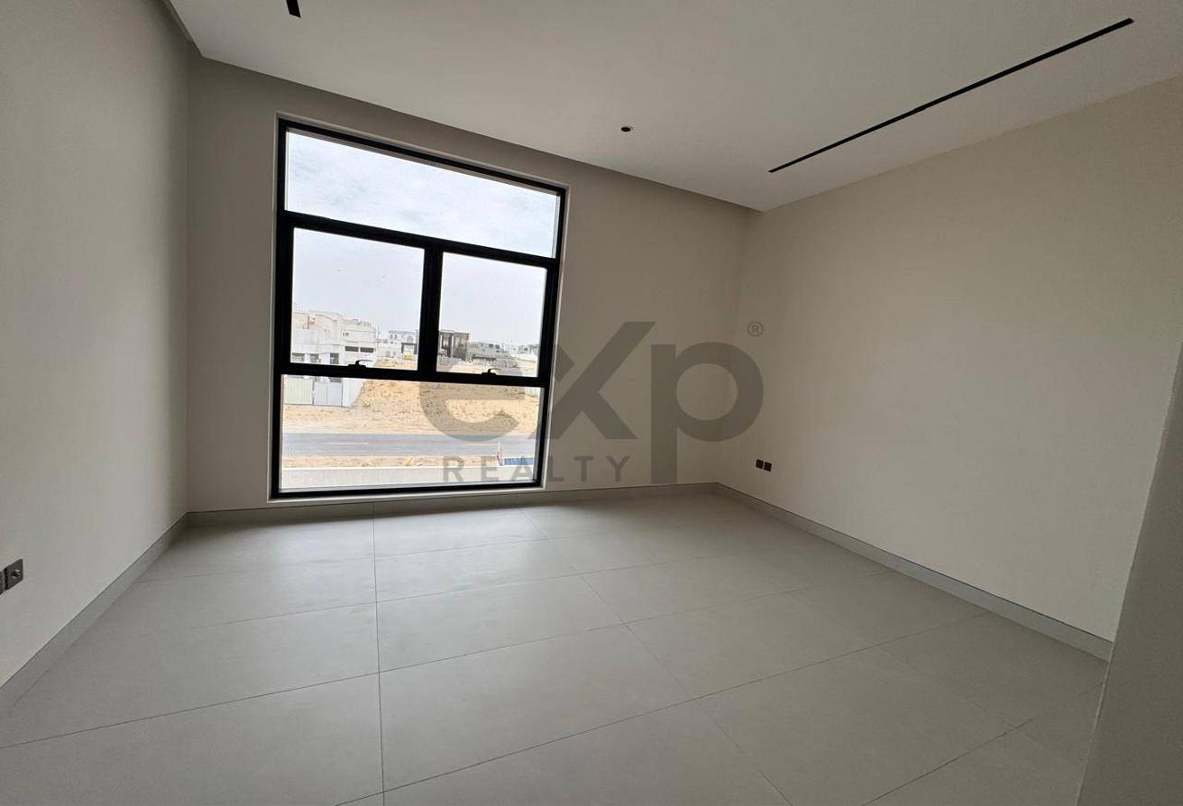 Luxurious Villa with Premium Finishes Featuring photo 27