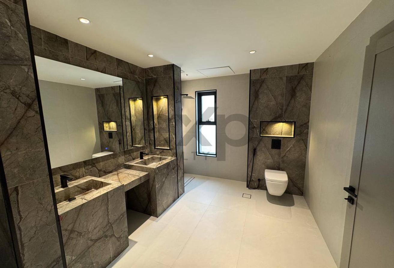 Luxurious Villa with Premium Finishes Featuring photo 23