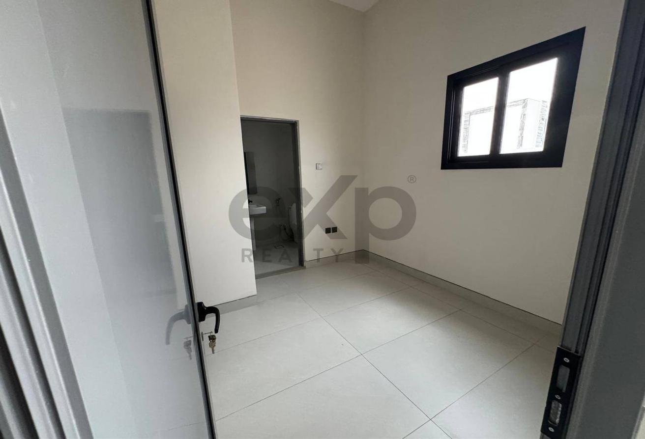 Luxurious Villa with Premium Finishes Featuring photo 14