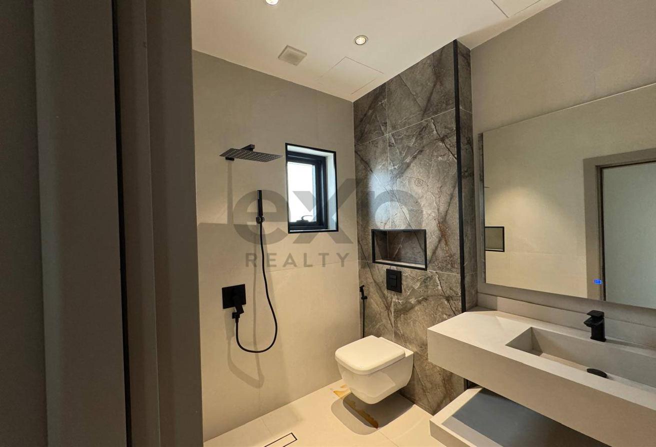 Luxurious Villa with Premium Finishes Featuring photo 30