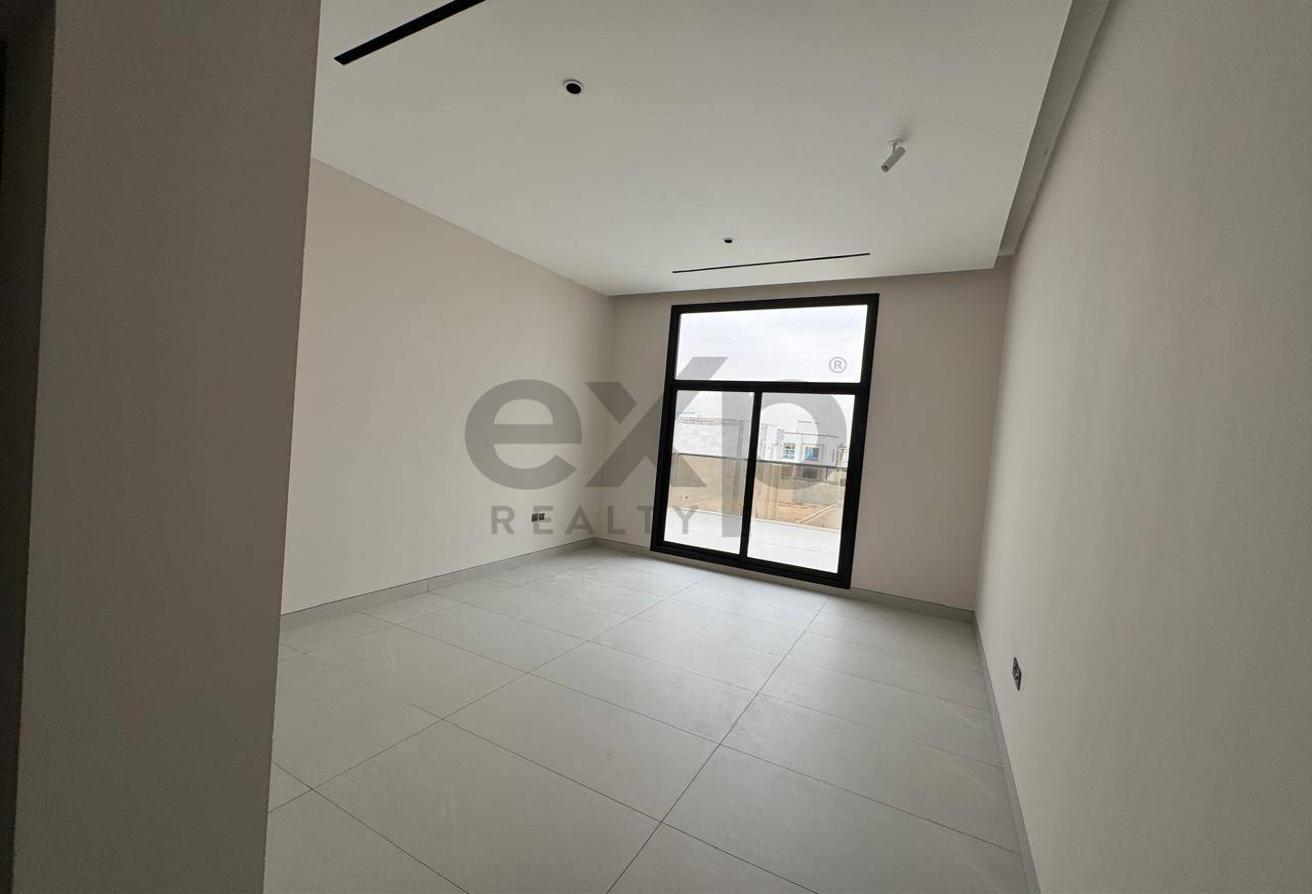Luxurious Villa with Premium Finishes Featuring photo 26