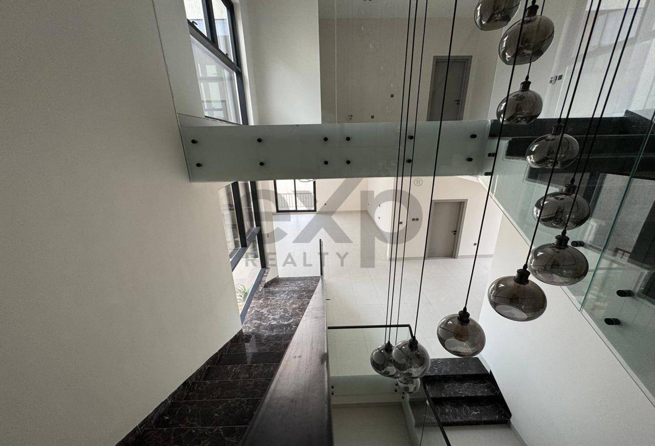 Luxurious Villa with Premium Finishes Featuring photo 4