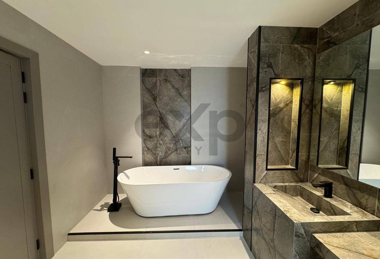 Luxurious Villa with Premium Finishes Featuring photo 7