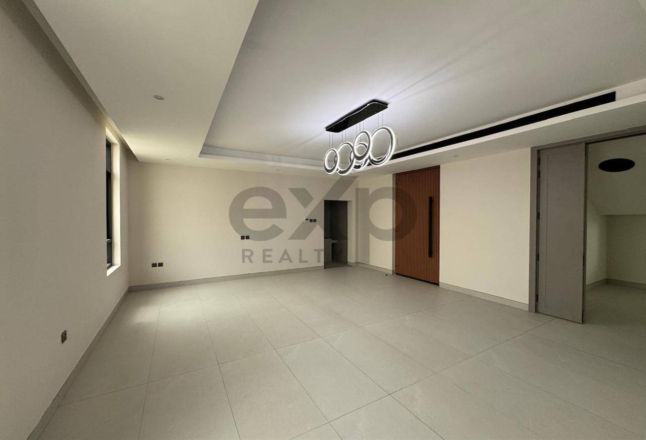 Luxurious Villa with Premium Finishes Featuring photo 12