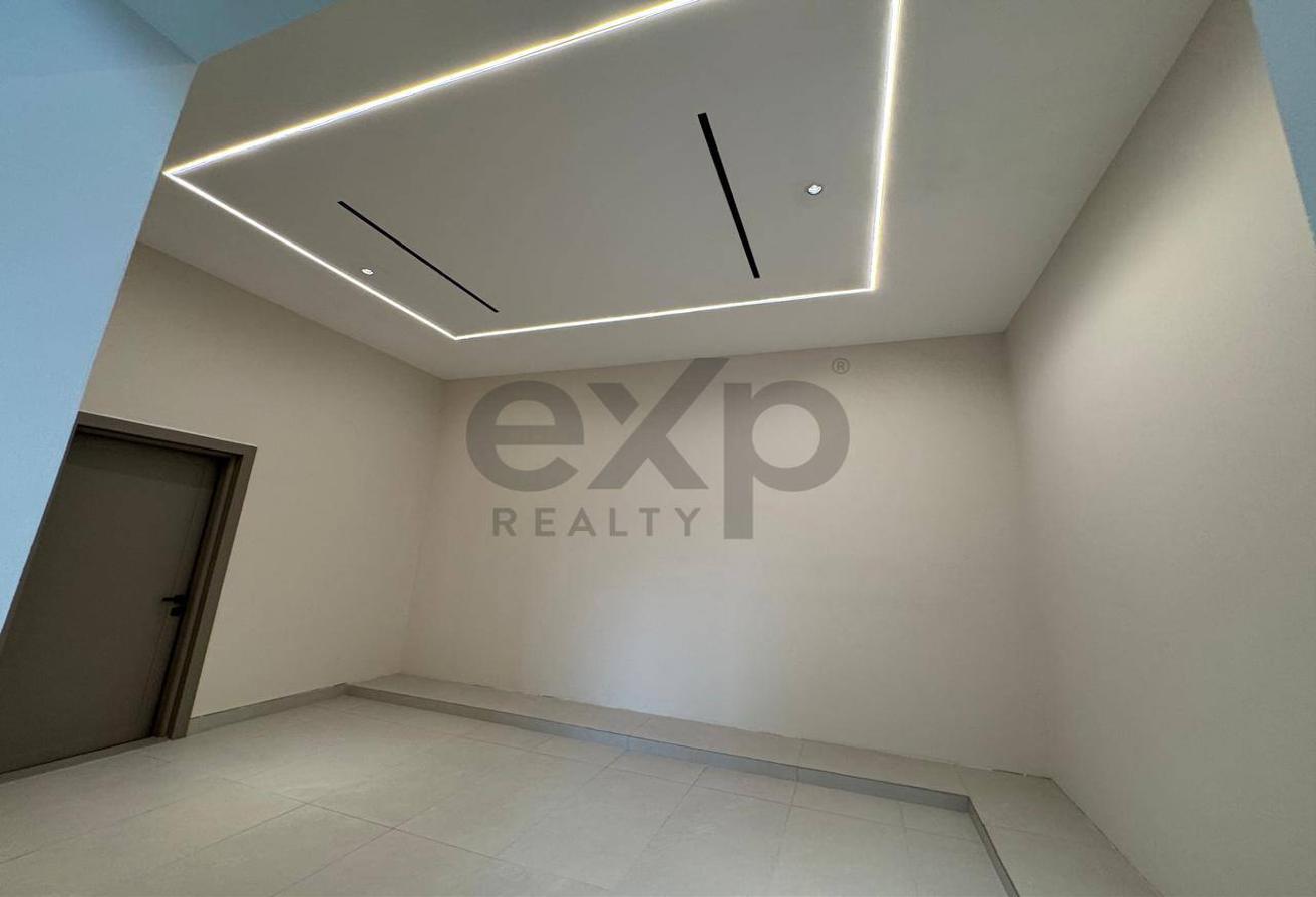 Luxurious Villa with Premium Finishes Featuring photo 21