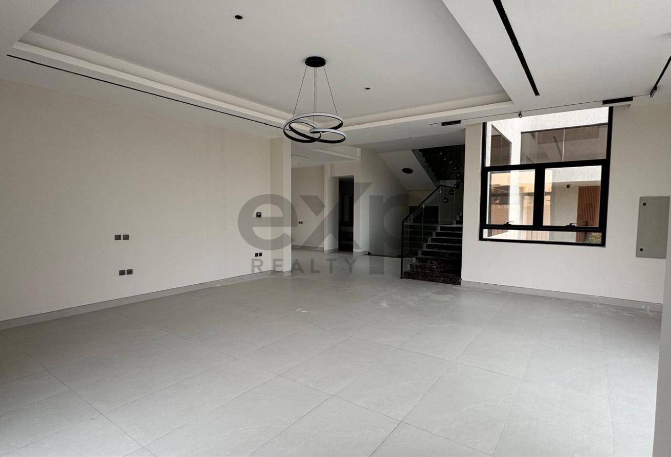Luxurious Villa with Premium Finishes Featuring photo 6