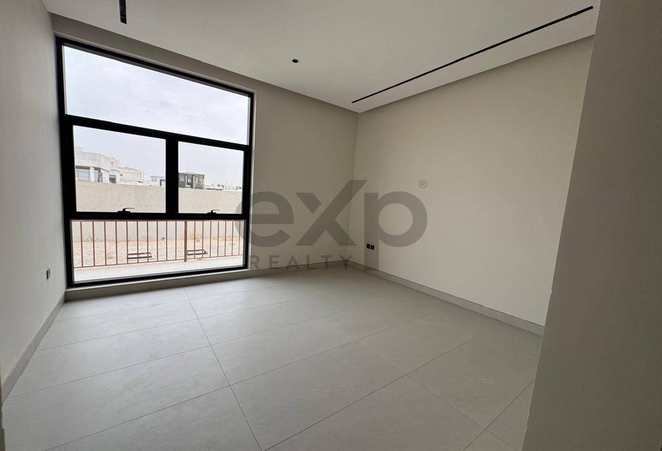 Luxurious Villa with Premium Finishes Featuring photo 19