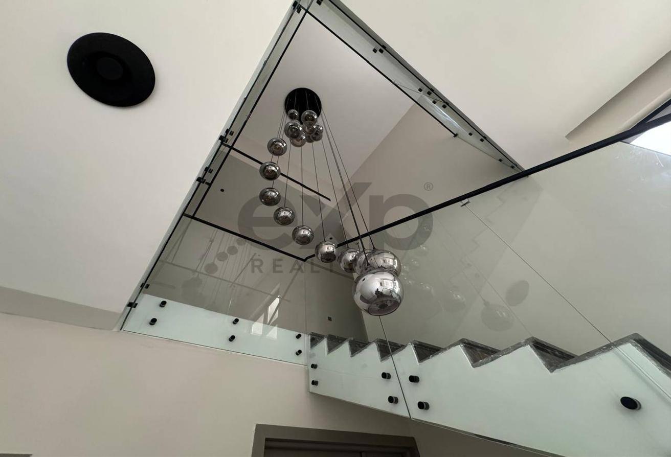 Luxurious Villa with Premium Finishes Featuring photo 5