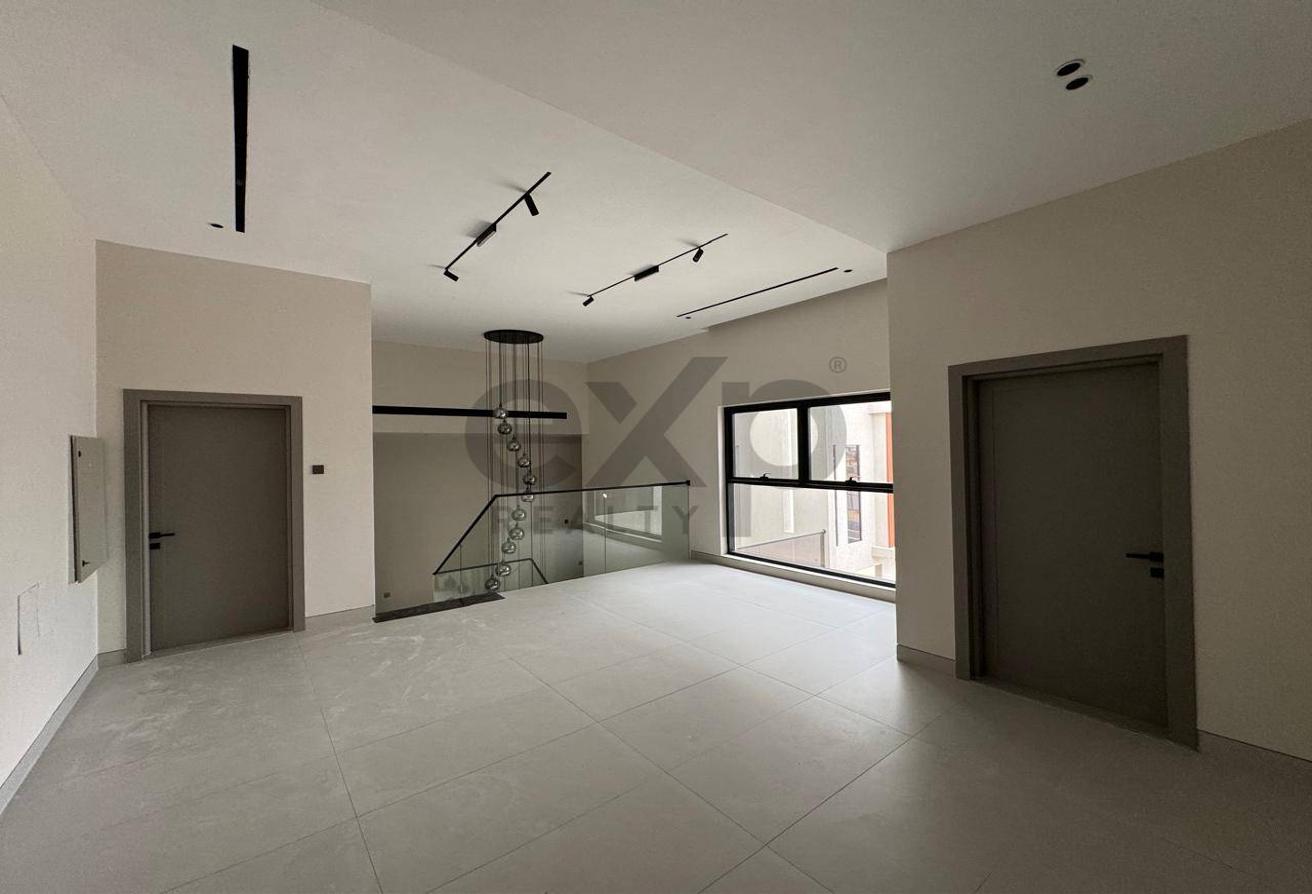 Luxurious Villa with Premium Finishes Featuring photo 24