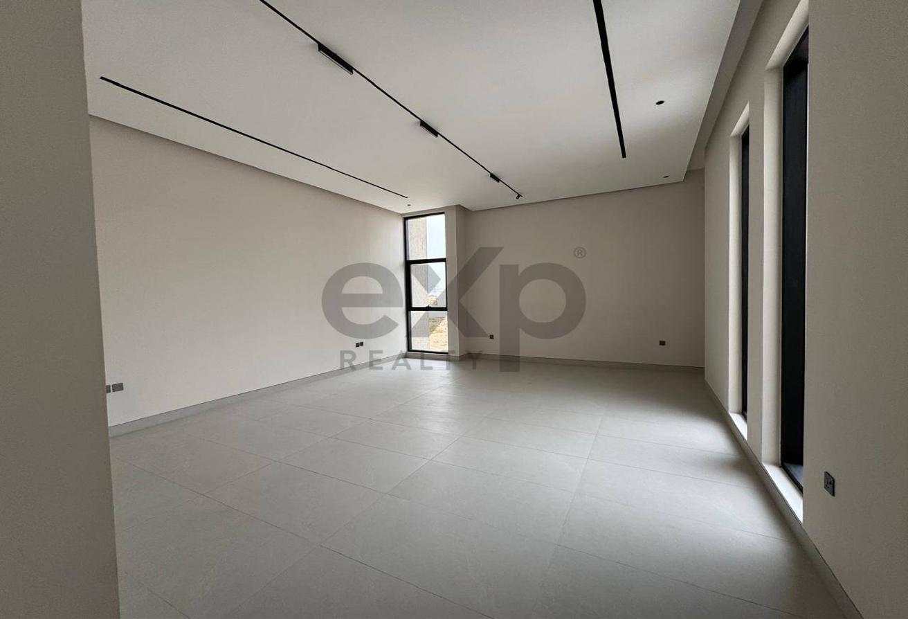 Luxurious Villa with Premium Finishes Featuring photo 22