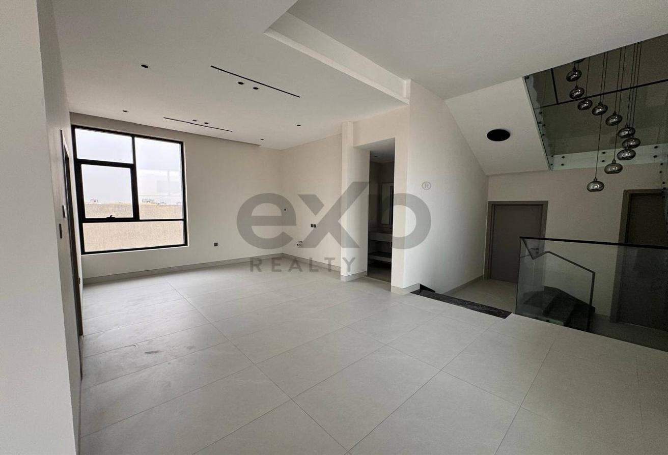Luxurious Villa with Premium Finishes Featuring photo 16