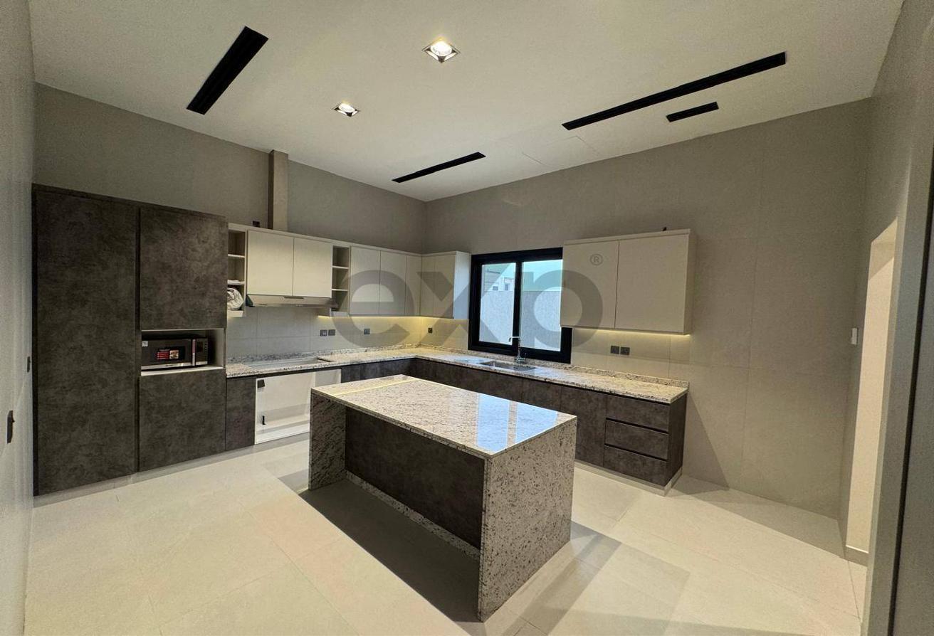 Luxurious Villa with Premium Finishes Featuring photo 17