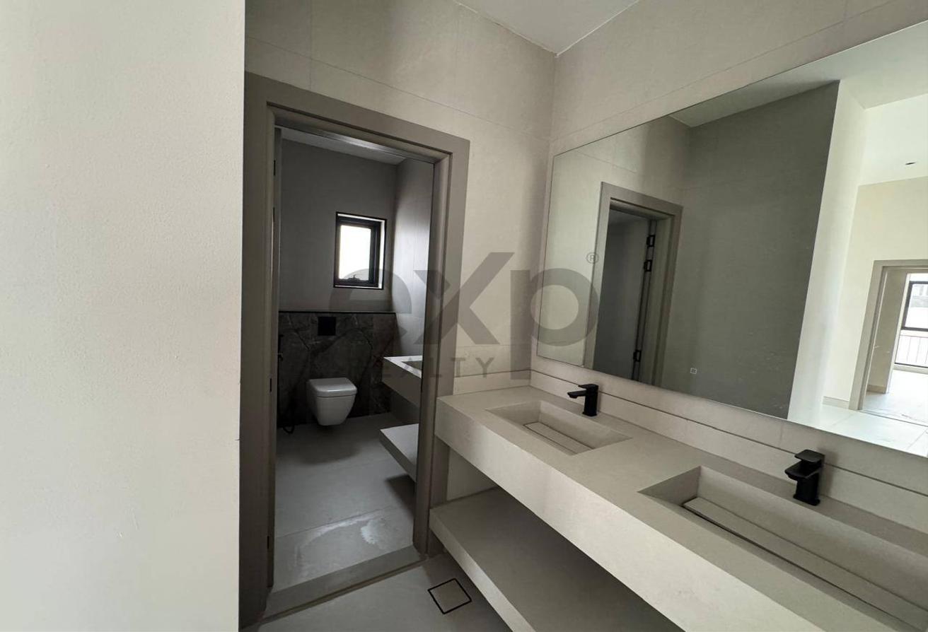 Luxurious Villa with Premium Finishes Featuring photo 13