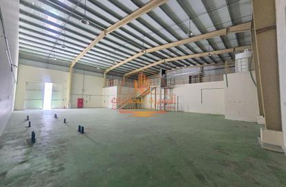 Warehouse - Studio - 6 Bathrooms for rent in Umm Al Thuoob - Umm Al Quwain