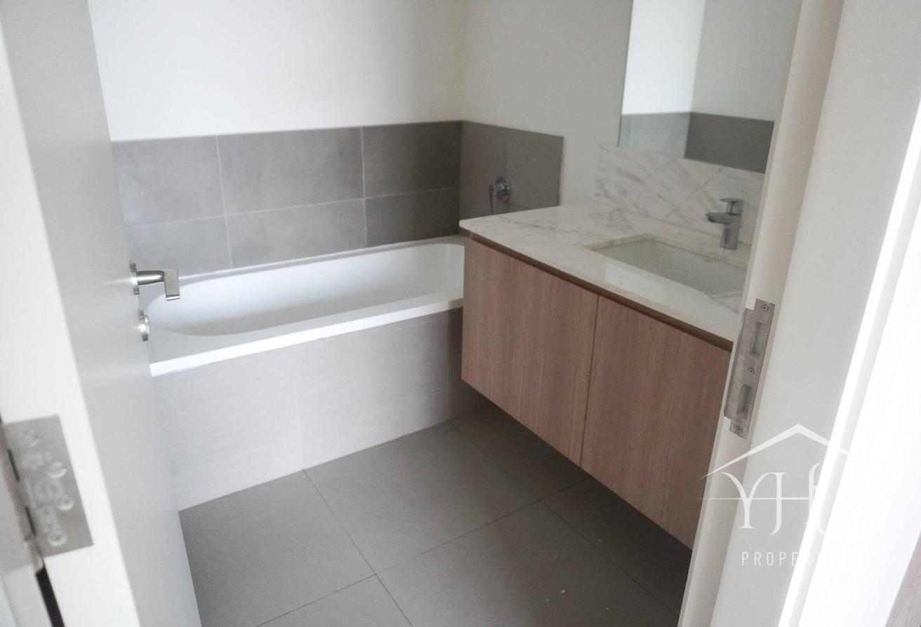 Vacant Single Row | Close to Amenities | Spacious photo 18