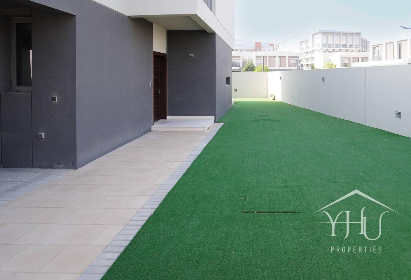 Vacant Single Row | Close to Amenities | Spacious photo 23