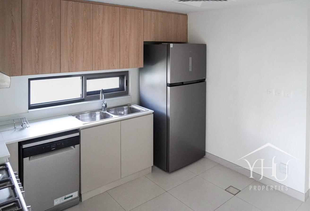 Vacant Single Row | Close to Amenities | Spacious photo 6