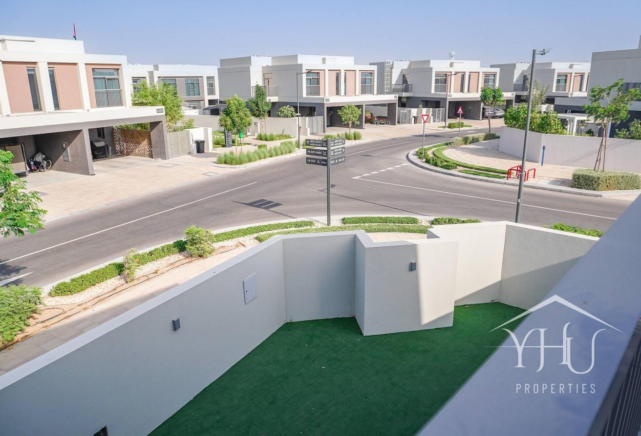 Vacant Single Row | Close to Amenities | Spacious photo 21