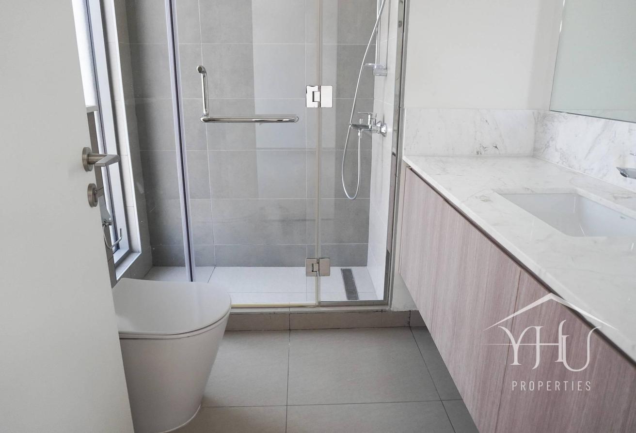 Vacant Single Row | Close to Amenities | Spacious photo 14