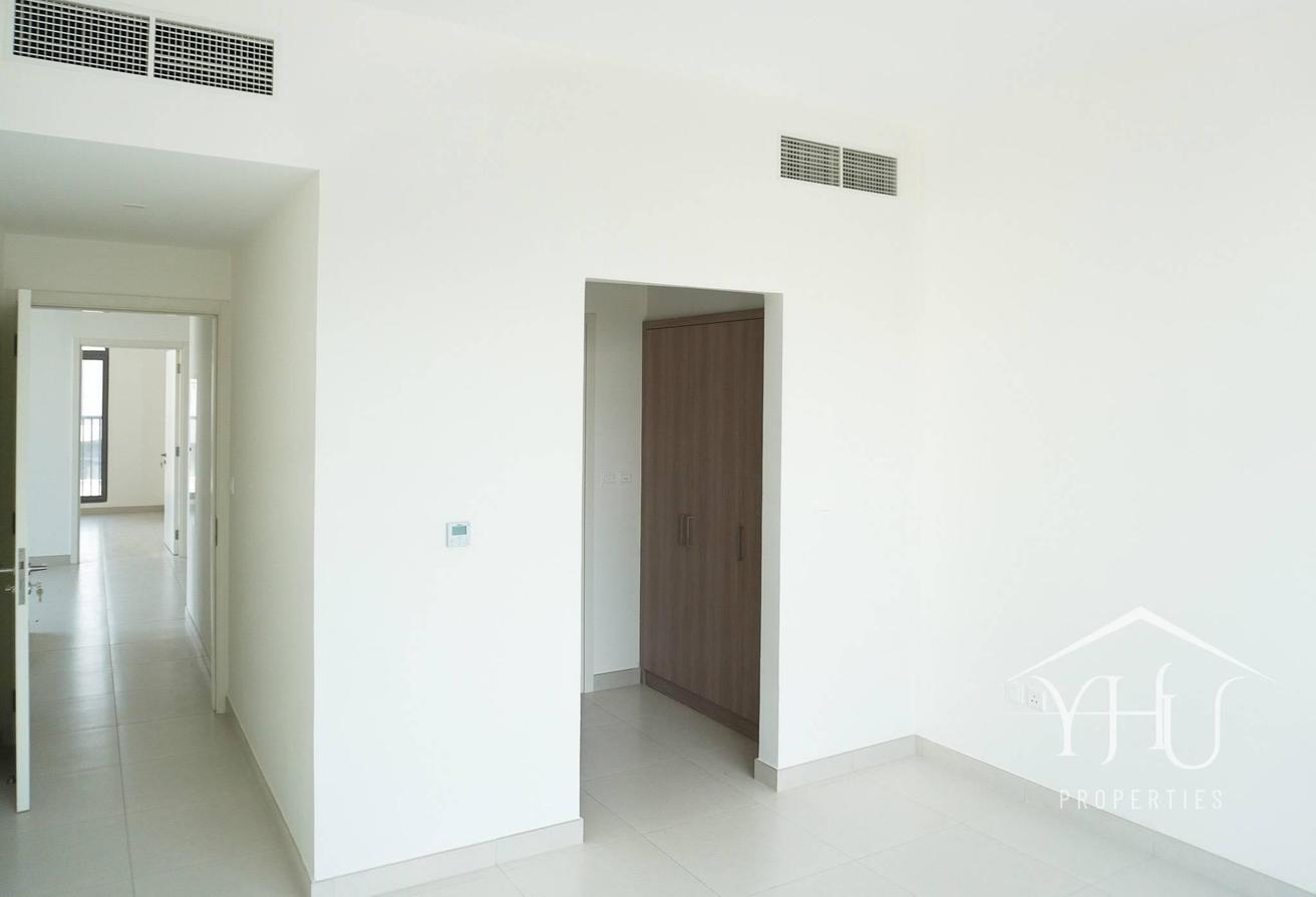 Vacant Single Row | Close to Amenities | Spacious photo 11